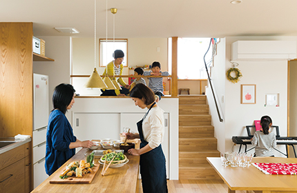 子どもたちとの触れ合い楽しむキッチン